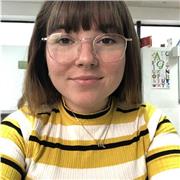 Profesora de historia del arte con muchas ganas de enseñar a los demás y resolver problemas